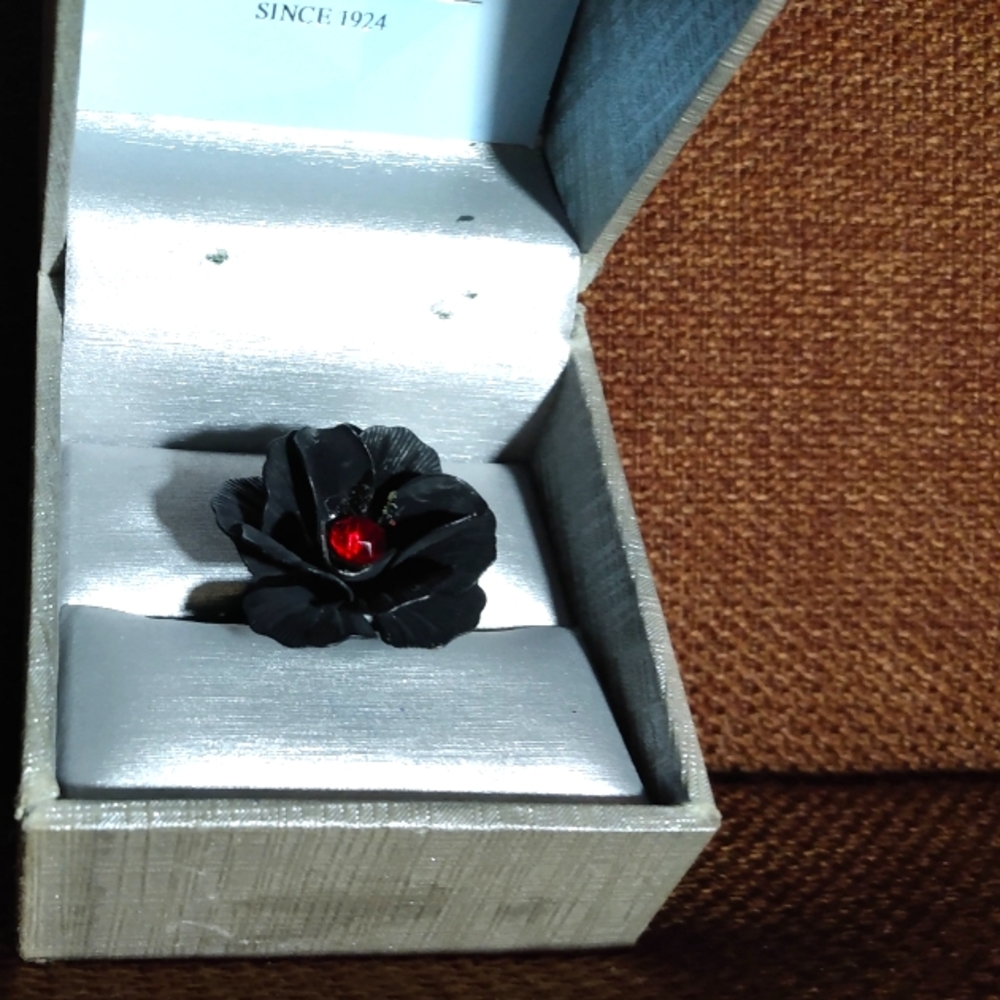 Black rose ring